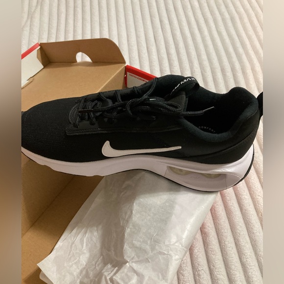 Nike Shoes - Brand New Ladies Nike